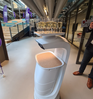 KUKA iDo Carrying Drinks